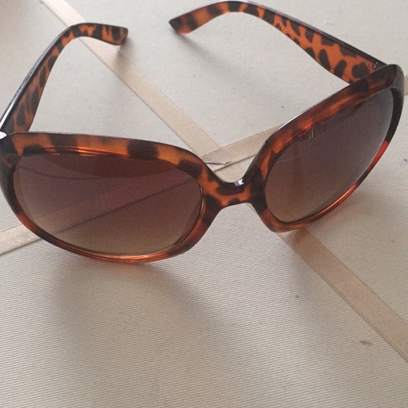 Sunglasses - Picture 3 of 3